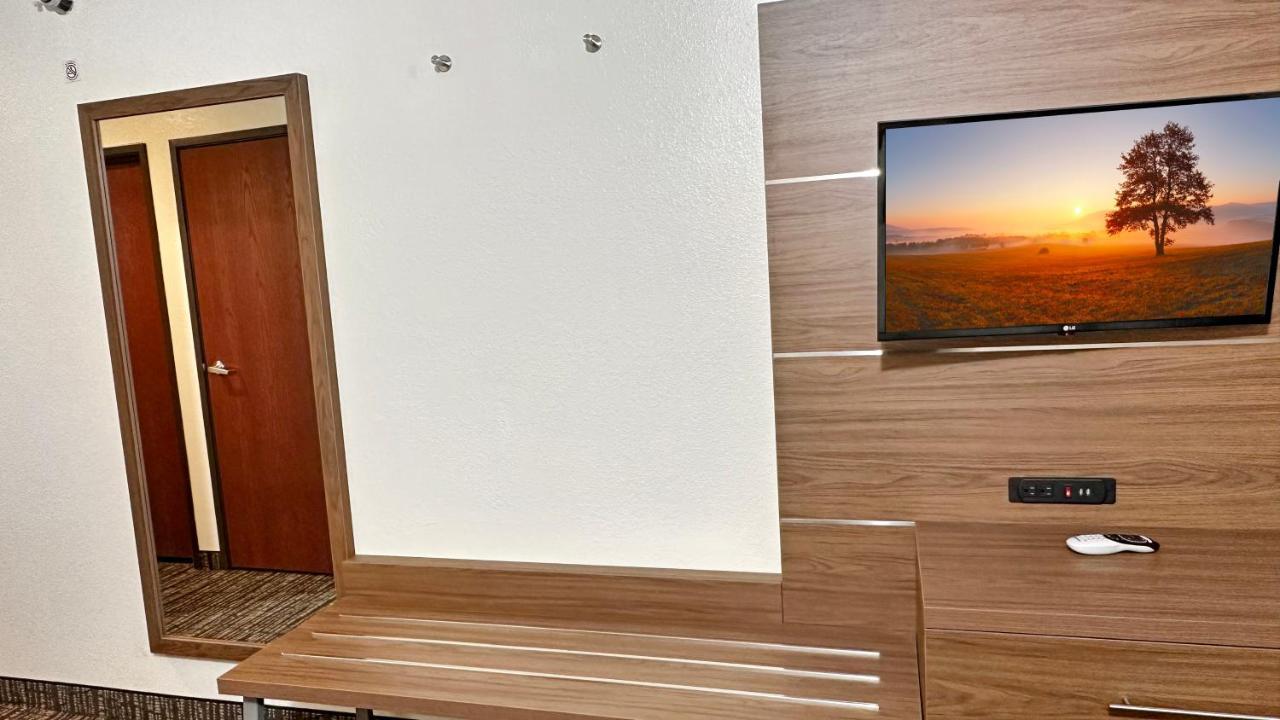 Estherville Hotel & Suites エクステリア 写真