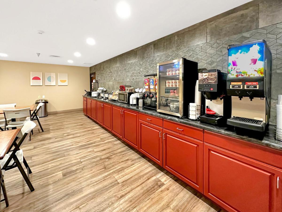 Estherville Hotel & Suites エクステリア 写真