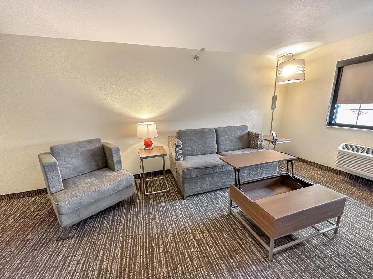 Estherville Hotel & Suites エクステリア 写真