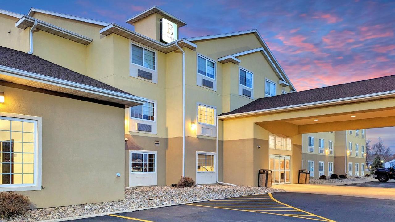 Estherville Hotel & Suites エクステリア 写真