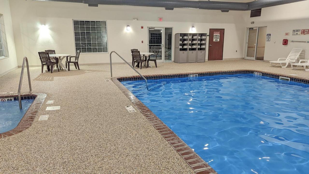 Estherville Hotel & Suites エクステリア 写真