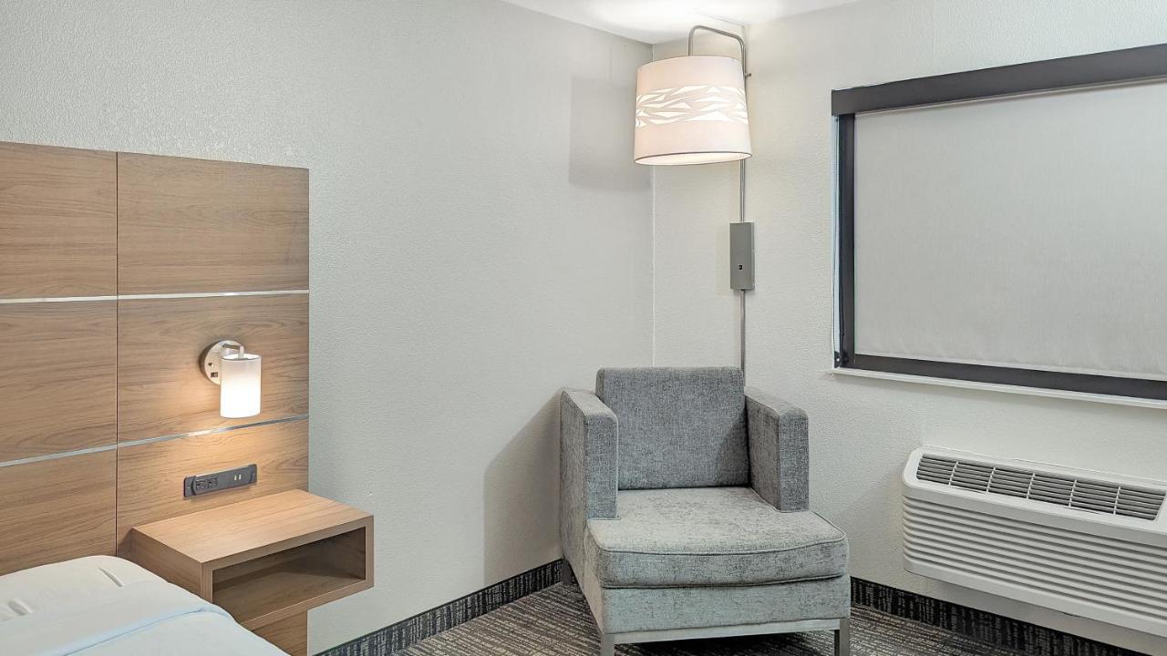 Estherville Hotel & Suites エクステリア 写真