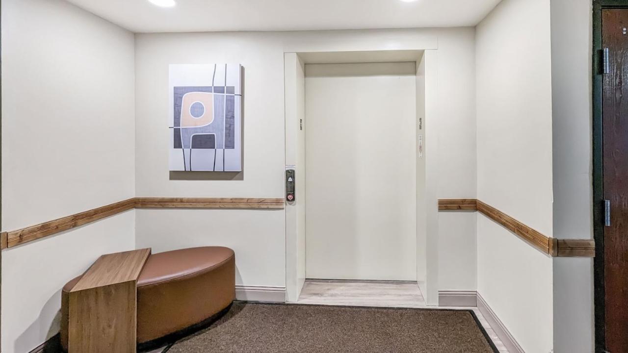 Estherville Hotel & Suites エクステリア 写真